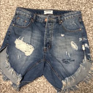 One x One Teaspoon frayed boyfriend short. Size 24